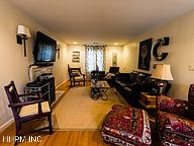 Foto del edificio - 5 br, 3 bath House - 528 Cumberland St