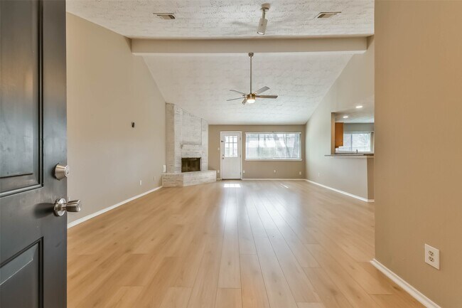 Building Photo - 745 Otter Creek Dr
