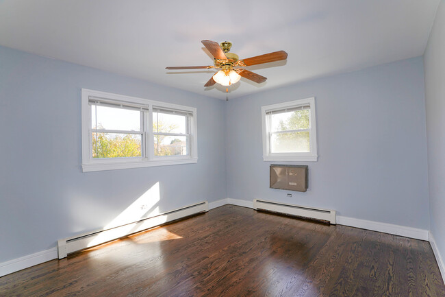 Foto del edificio - 5834 W Montrose Ave