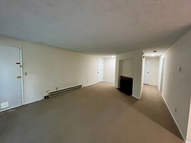 Foto del edificio - 6491-6493 Old Military Rd NE