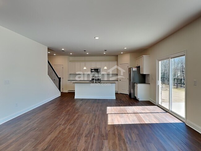 Foto del edificio - 5243 Blue Mountain Dr