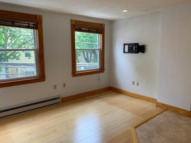 Building Photo - 229 Everett St