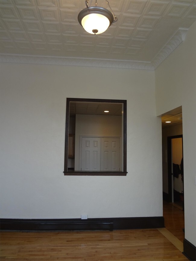 Building Photo - 136 Main St