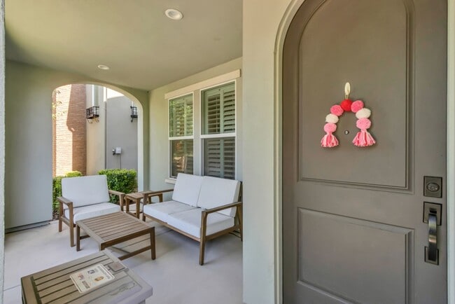 Building Photo - Stunning McKinley Village Home