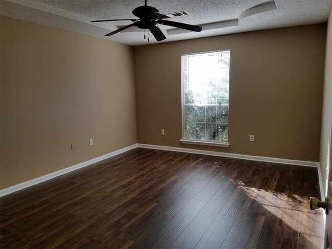 Building Photo - 4658 Sun Ridge Dr