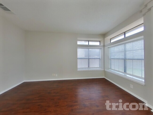 Foto del edificio - 8035 Dove Trail Dr