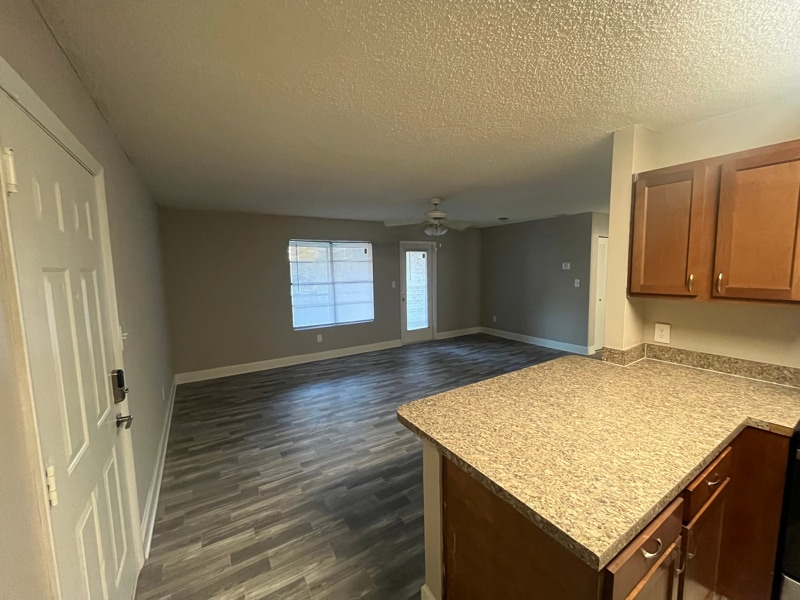 Foto principal - 653 Laurel Lake Ct
