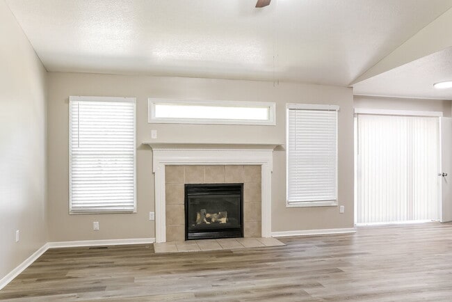 Building Photo - 6693 Laburnum Dr