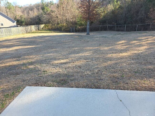 Foto del edificio - 3 bedroom, 2 bath in Rockford Forest