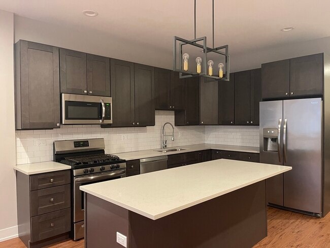 Building Photo - 215 S Hamilton Ave