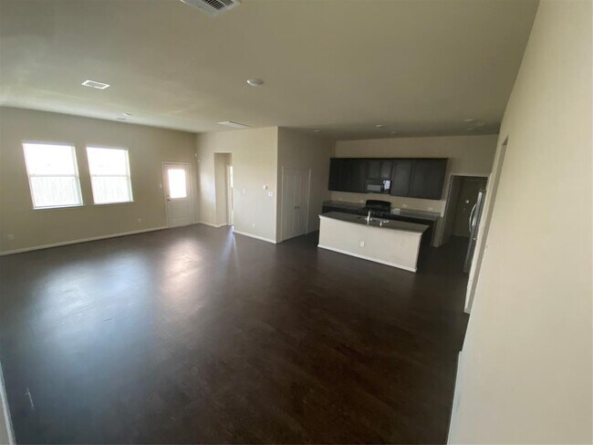 Foto del edificio - 4943 Carpenters Cove Ln