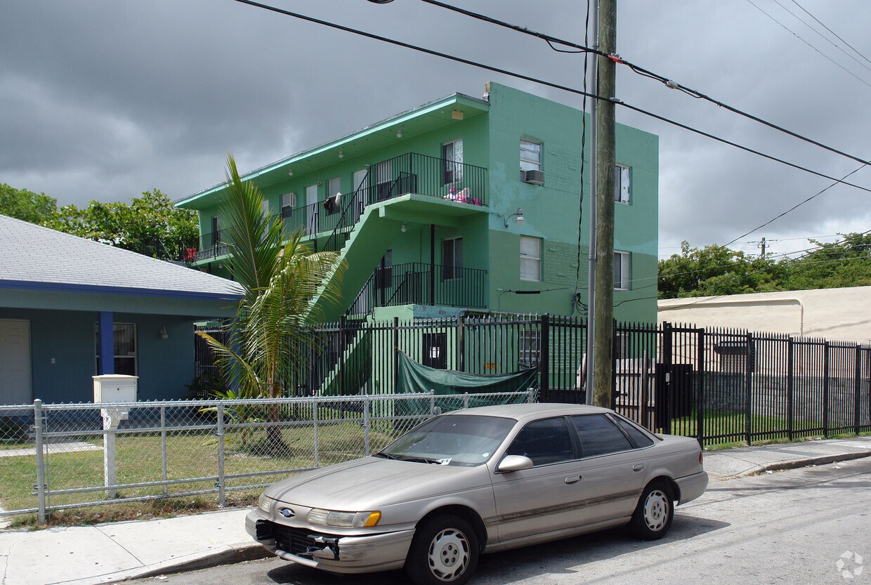 Primary Photo - 240 NW 17th St