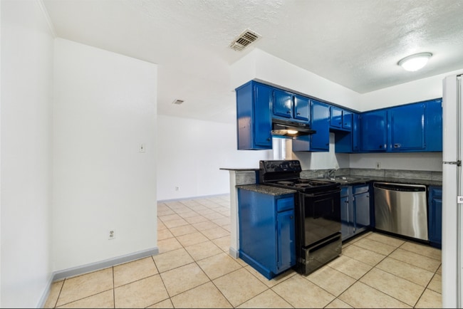 Building Photo - 6827 Chasewood Dr