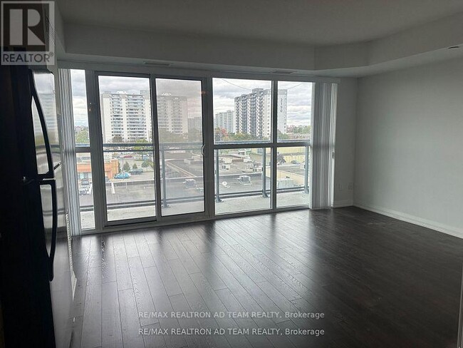 Building Photo - 30 Meadowglen Pl