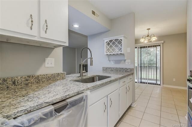 Building Photo - Pristine, move in ready Condo located in t...