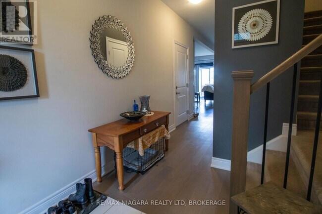 Photo du bâtiment - 24 Manhattan Ct.