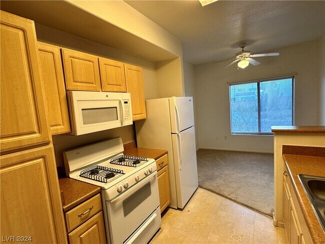 Foto del edificio - 8250 N Grand Canyon Dr