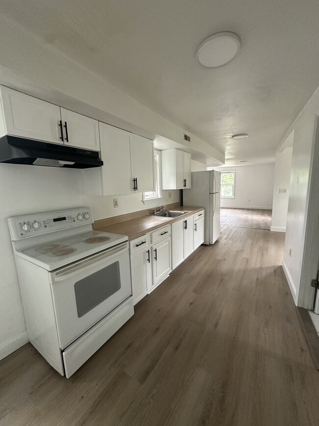 Building Photo - 48 Lunenburg St