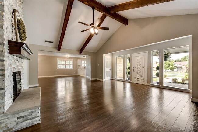 Building Photo - 972 Trophy Club Dr
