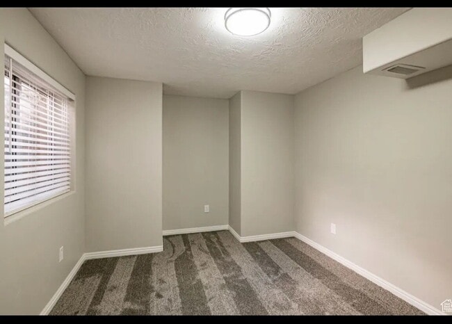 Building Photo - Cozy 5 Bed, 3 Bath Home Pet Friendly & Spacious