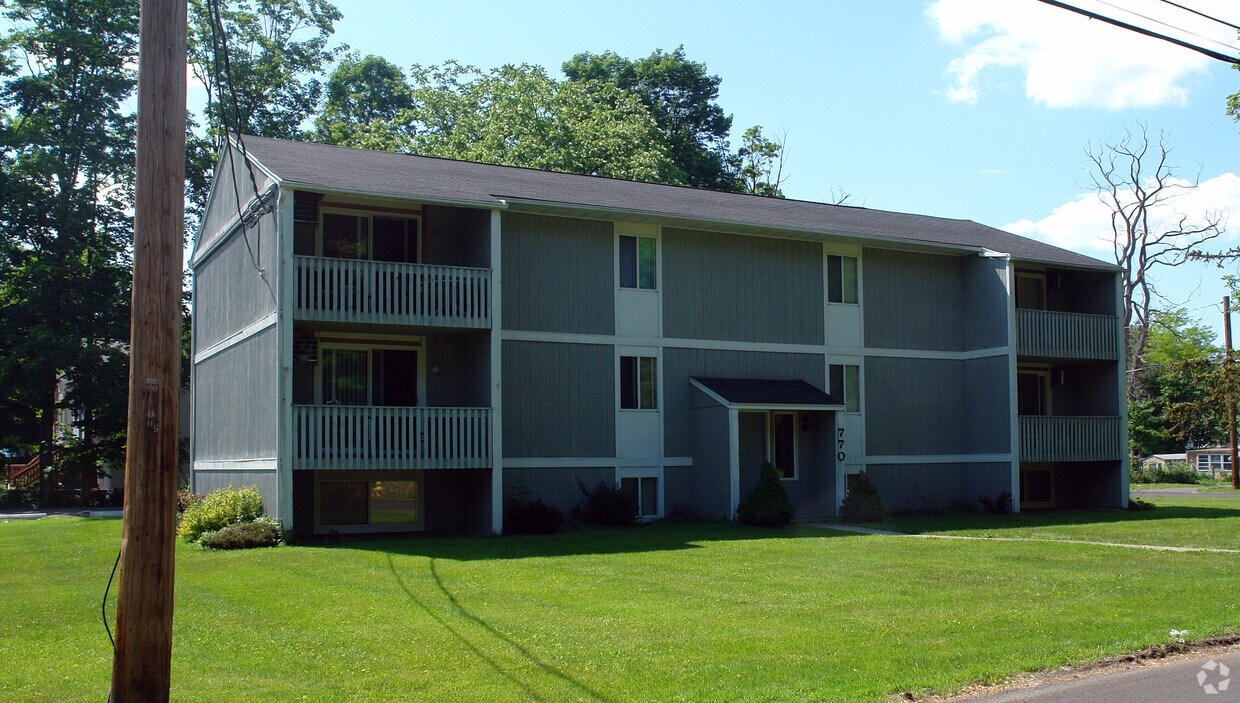 Primary Photo - 700-770 Warren St