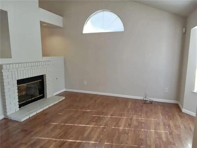 Building Photo - 3 bedroom, 3 bathroom Modesto home for rent
