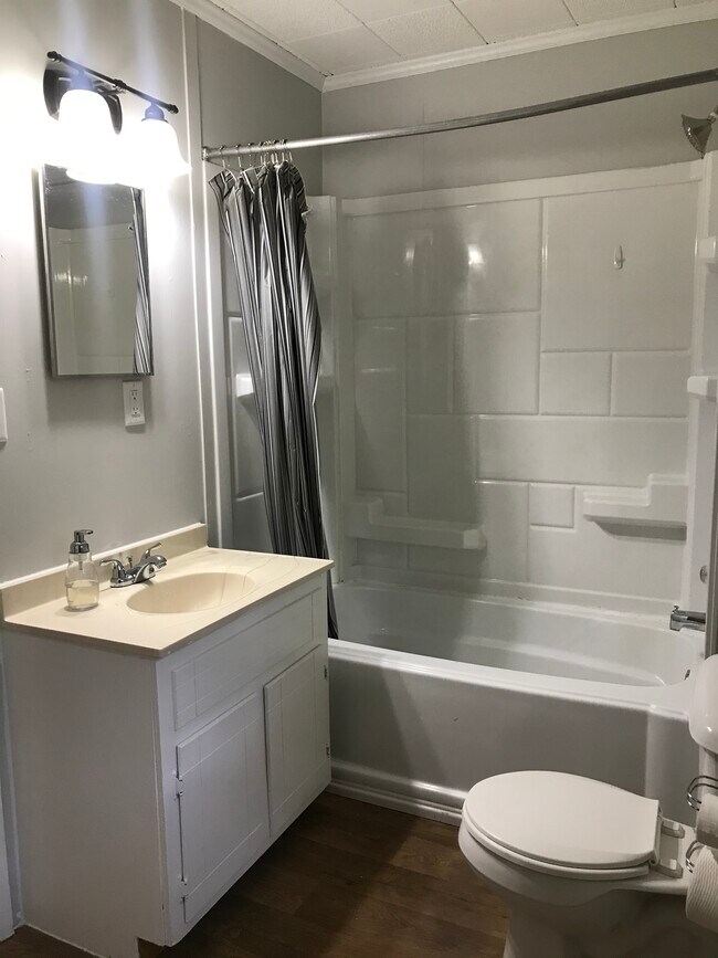 Foto del edificio - 295 Babbs Dr