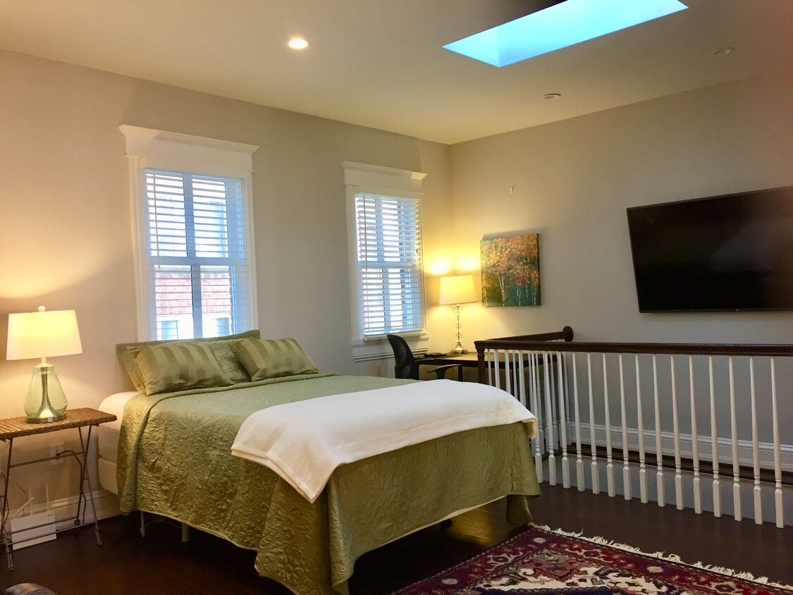 Foto principal - 117 C St SE