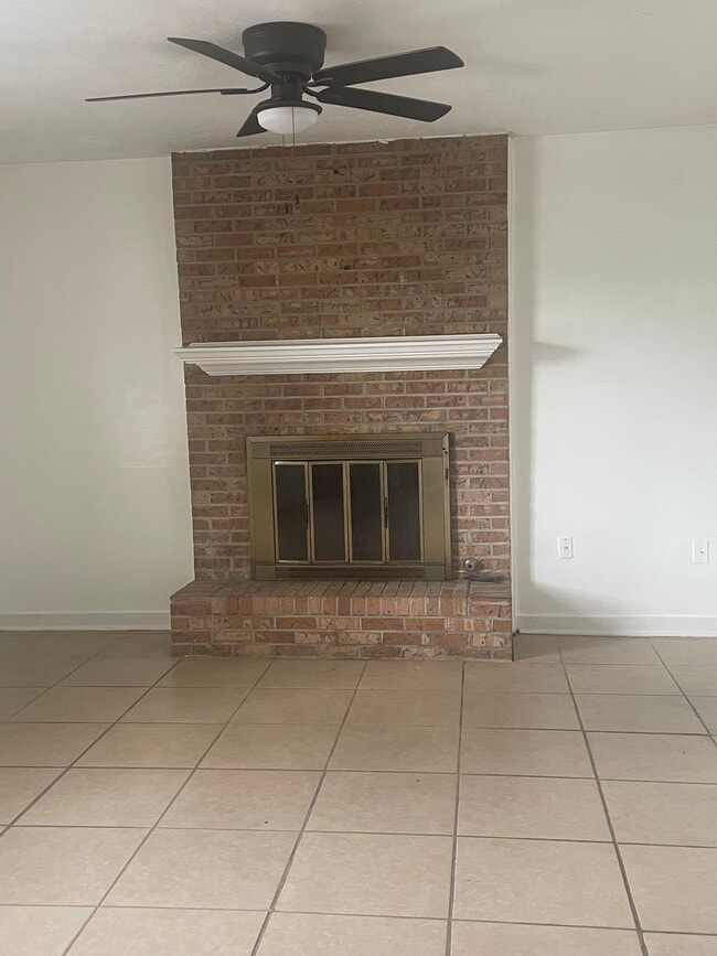 Building Photo - 824 Garvin St