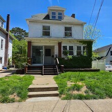 Building Photo - 1206 Albert St