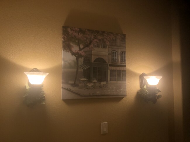 Building Photo - 4783 Village Green Dr