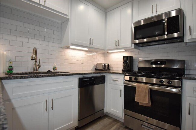 Foto del edificio - 576 Wedgewood Dr