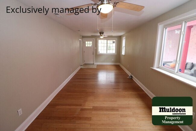 Building Photo - 806 E Abriendo Ave