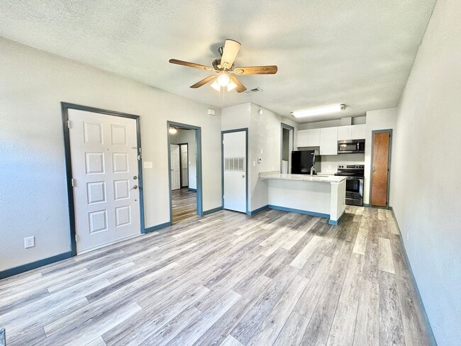 Foto del edificio - 501 E Burgess Rd