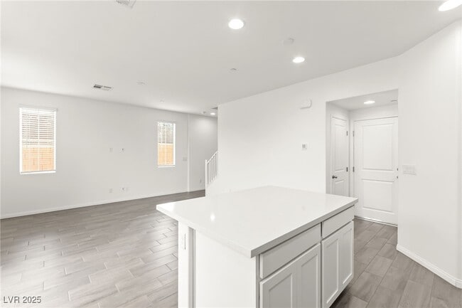 Building Photo - 10146 Glen Aulin St