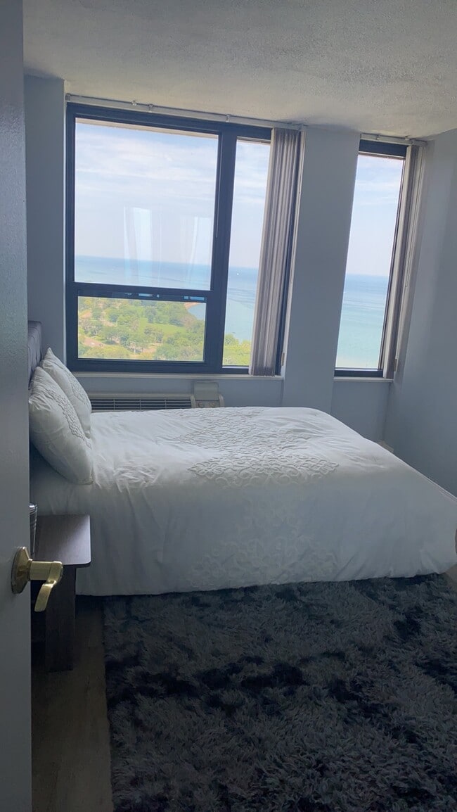 2nd bedroom - 5100 N Marine Dr