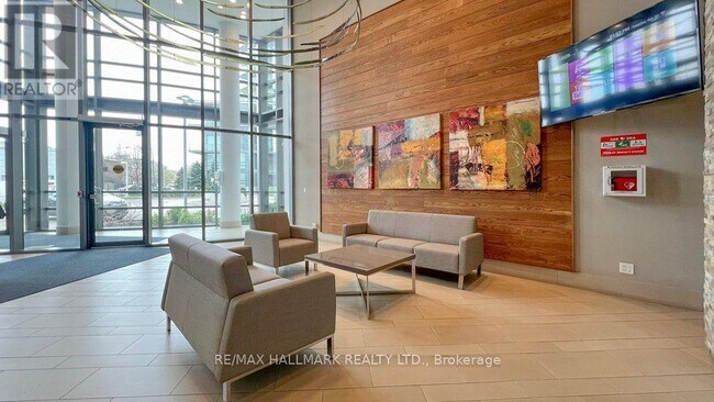 Photo du bâtiment - 2240 Lake Shore Blvd W