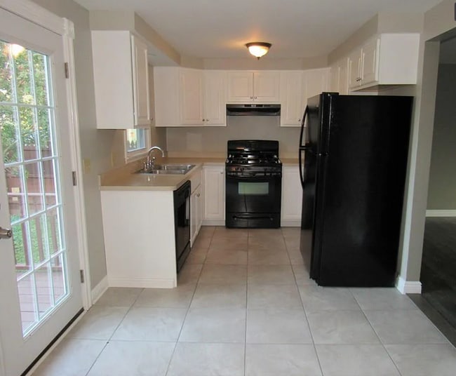 Building Photo - 144 Rowley Rd