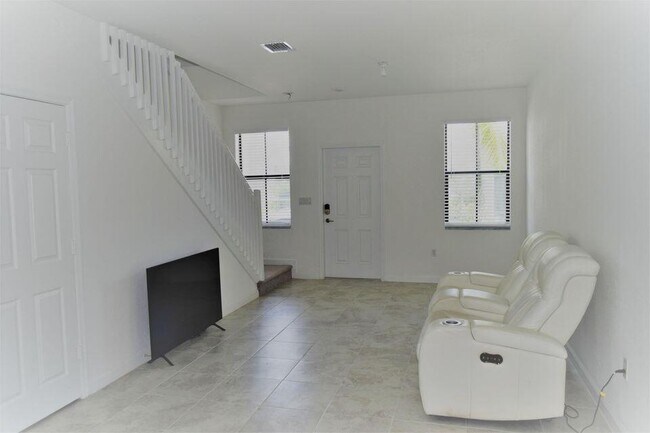 Building Photo - 1634 SW 28th St