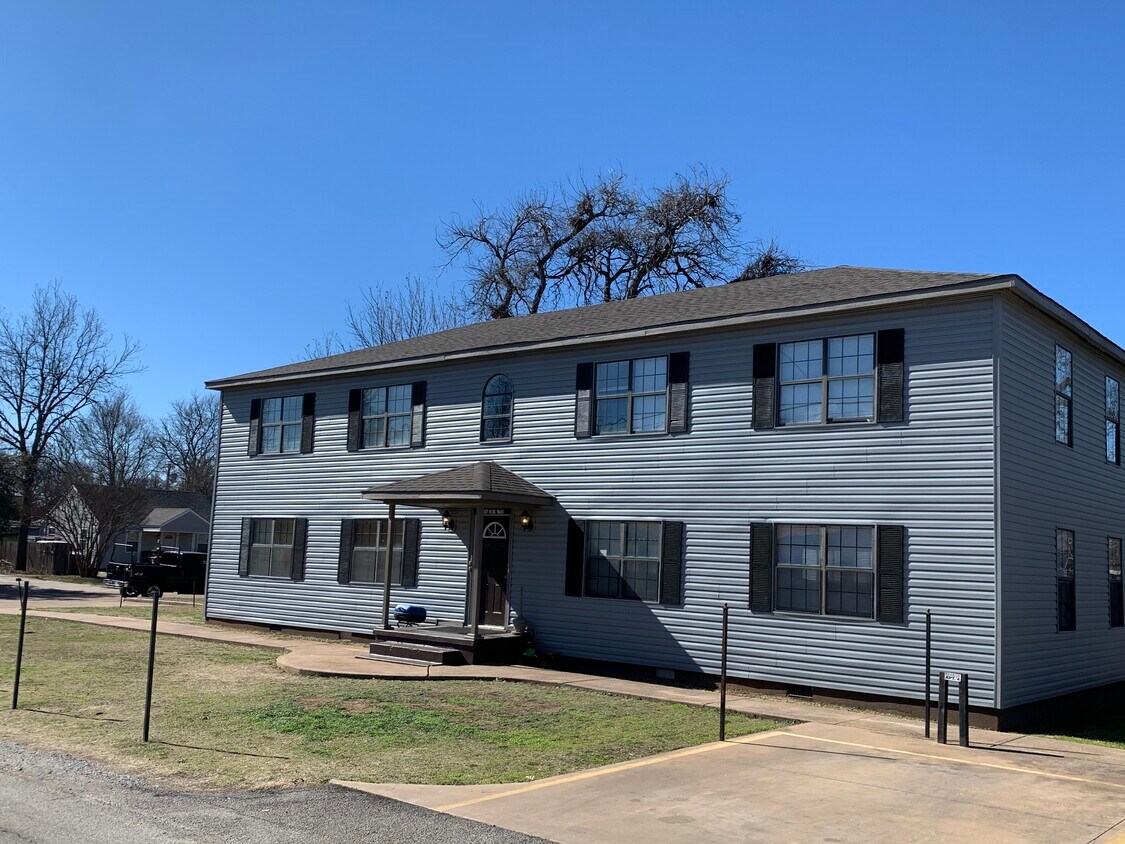 Foto principal - 1107 NW Bell Ave