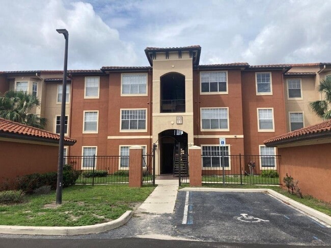 2 bd / 1 ba in Palms Club Community - 2 bd / 1 ba in Palms Club Community Apartment
