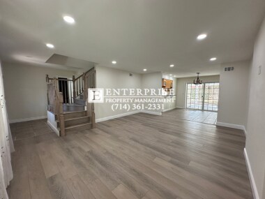 Foto del edificio - Stunning 5-Bedroom Home in Anaheim with Mo...