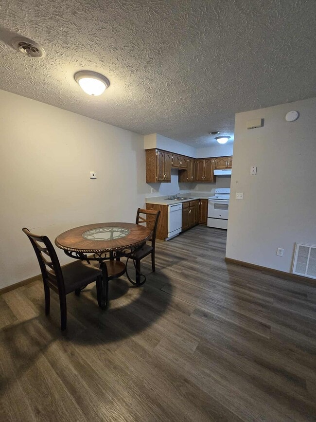 Foto del edificio - 115 Holly Dr