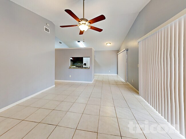 Foto del edificio - 10516 Parkcrest Dr