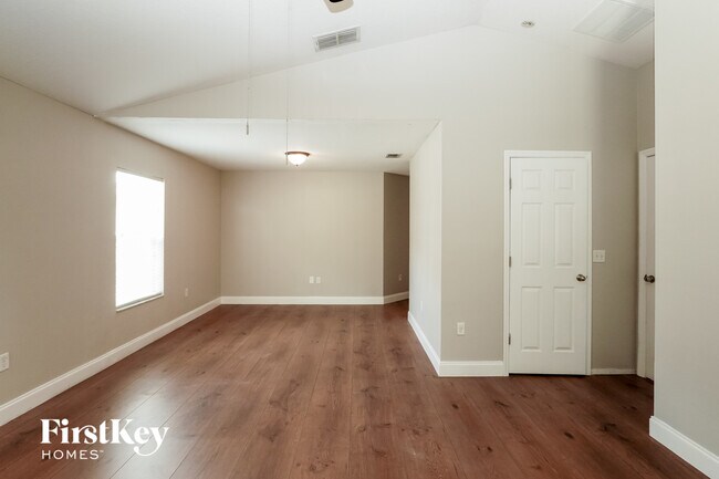 Foto del edificio - 3470 Heath Dr