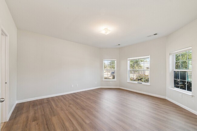 Foto del edificio - 312 Magnolia Dr