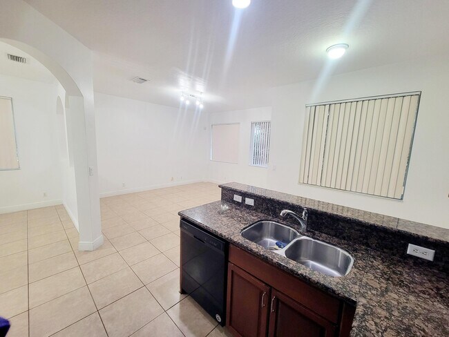 Building Photo - 4262 Coventry Pointe Way