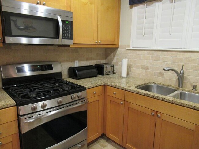 Building Photo - Gated Morro Bay Condo- 1 Bedroom / 1.5 Bath