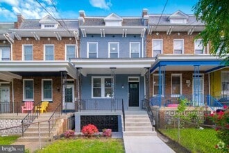 Building Photo - 704 Ingraham St NW