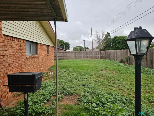 Building Photo - 2300 Moberly Dr
